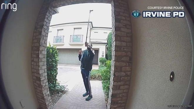 通缉一名男子使用自拍杆女孩卧室AG凯发K8国际注意：尔湾警方(图3)