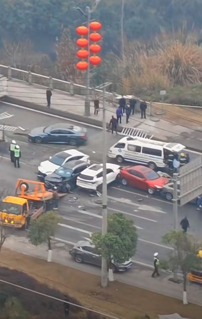 续：有网友寻人黄车司机操作引热议！凯发k8入口巴中车祸致5死1重伤后(图8)